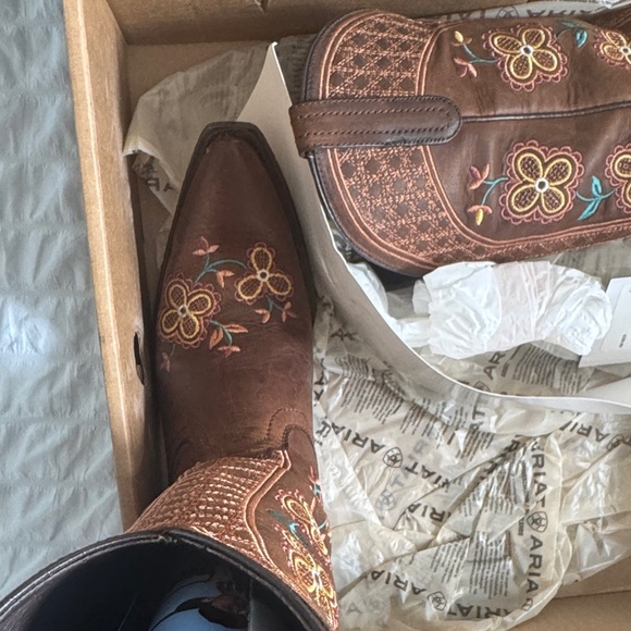 Ariat Brown Embroidered Western Boots - Picture 3 of 3